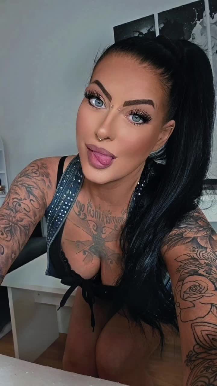 @💥👑𝓕𝓻𝓪𝓷𝔃𝓲 👑💥
