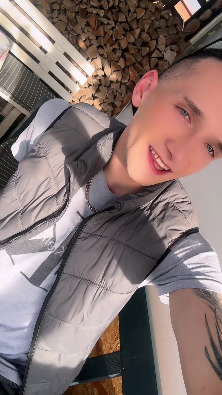 @Itsofficialsimon