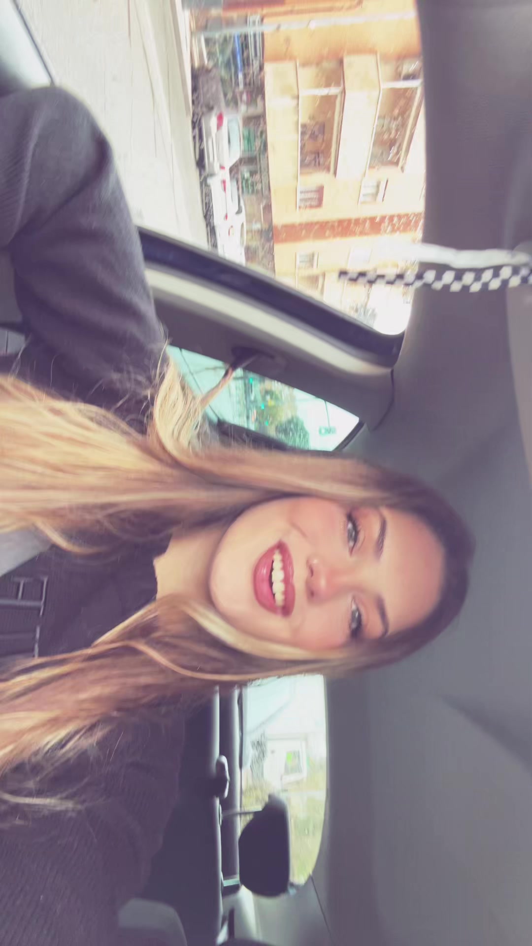 @_laur15_