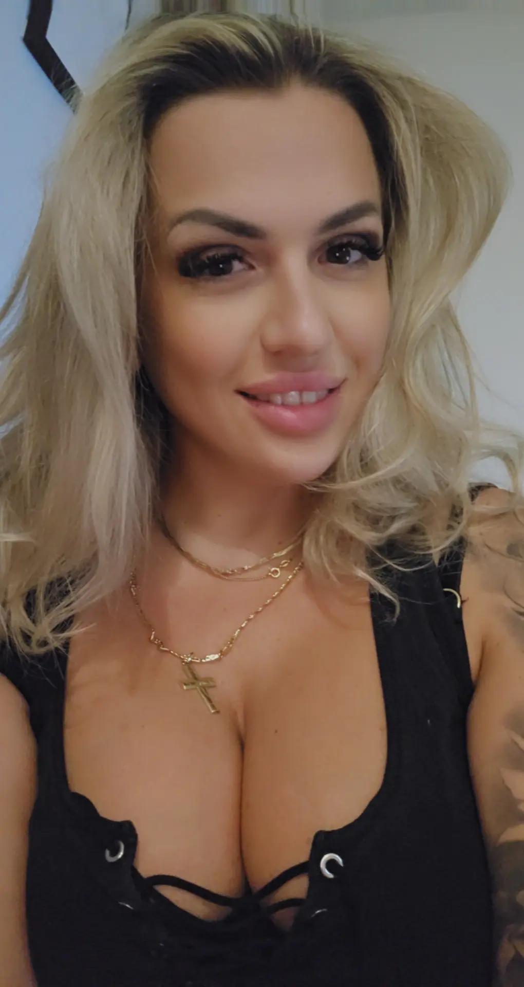 @EwelaAvon