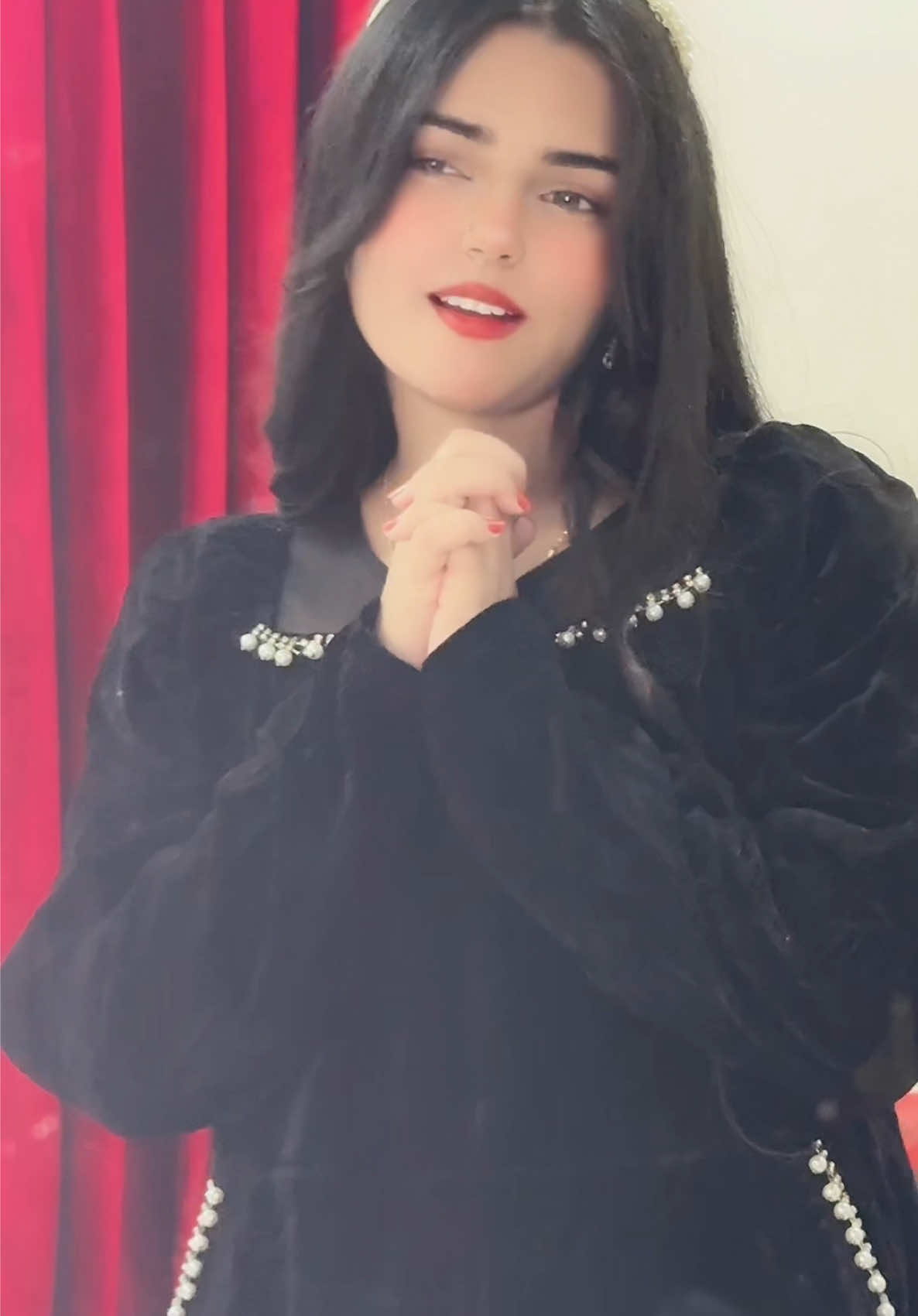 @👑 𝑸𝑼𝜠𝜠𝑵 𝑮 👑
