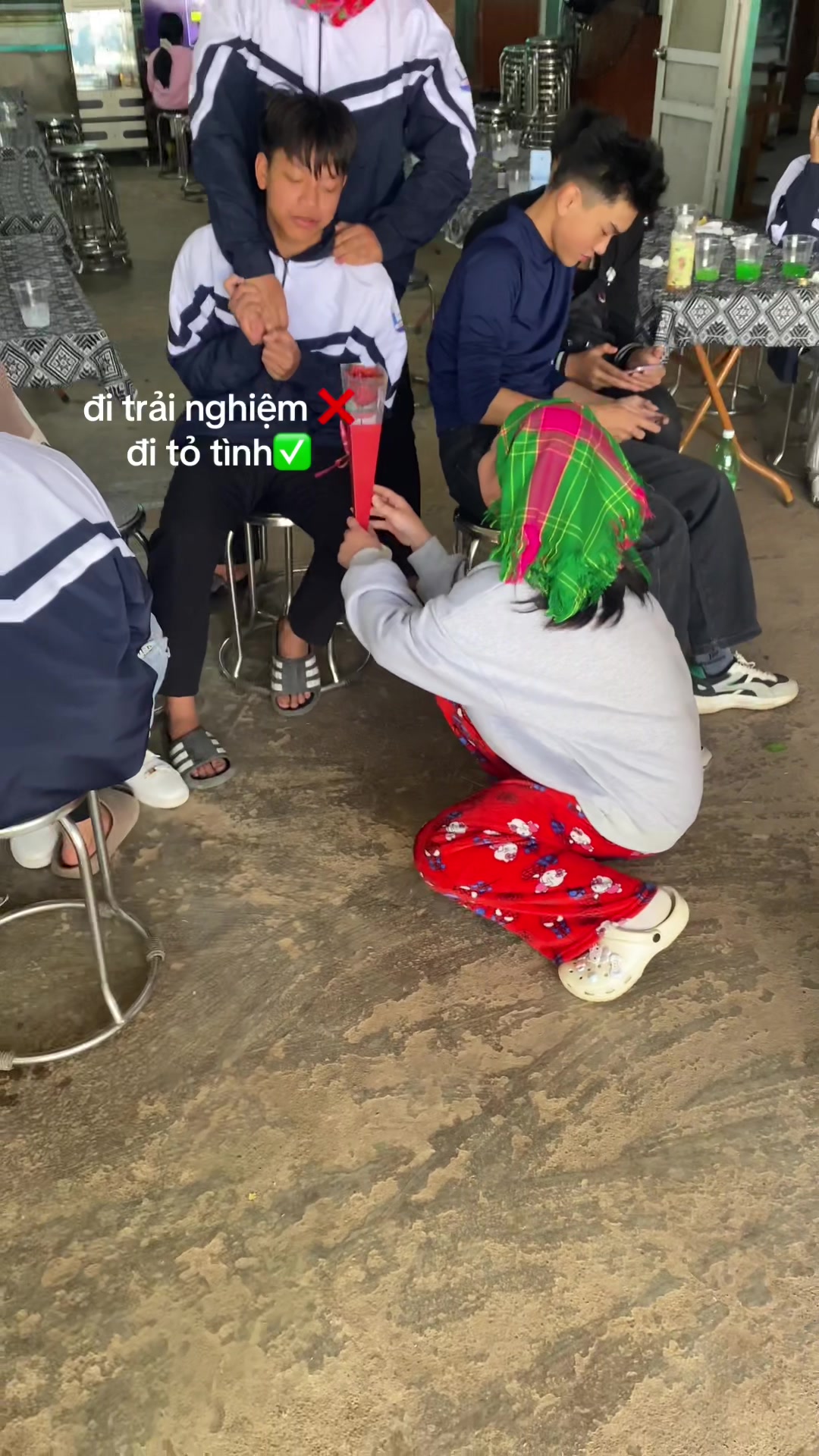 @hướng dẫn vi&ecirc;n hay đi lạc