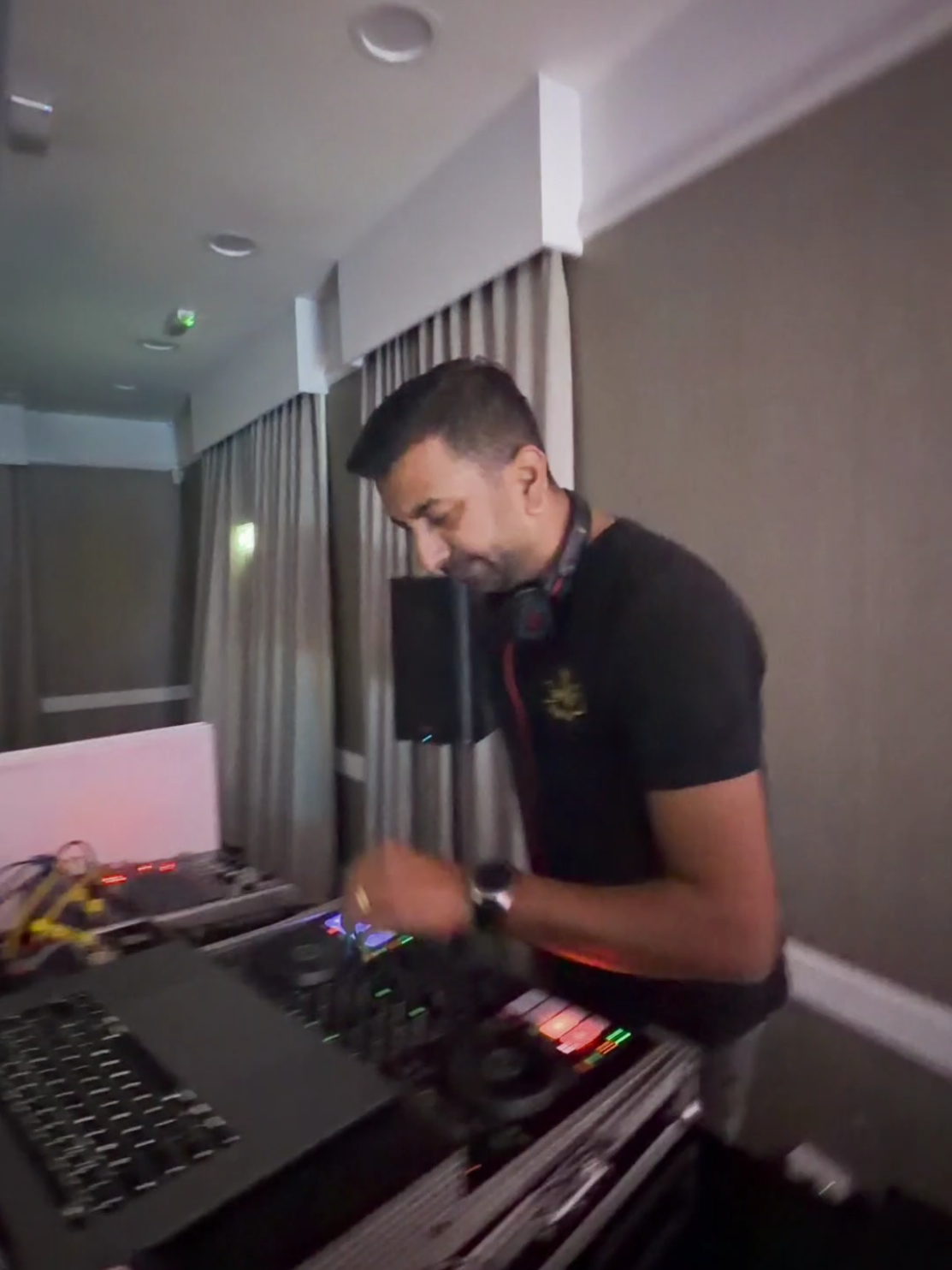 @DJ DEE MKR