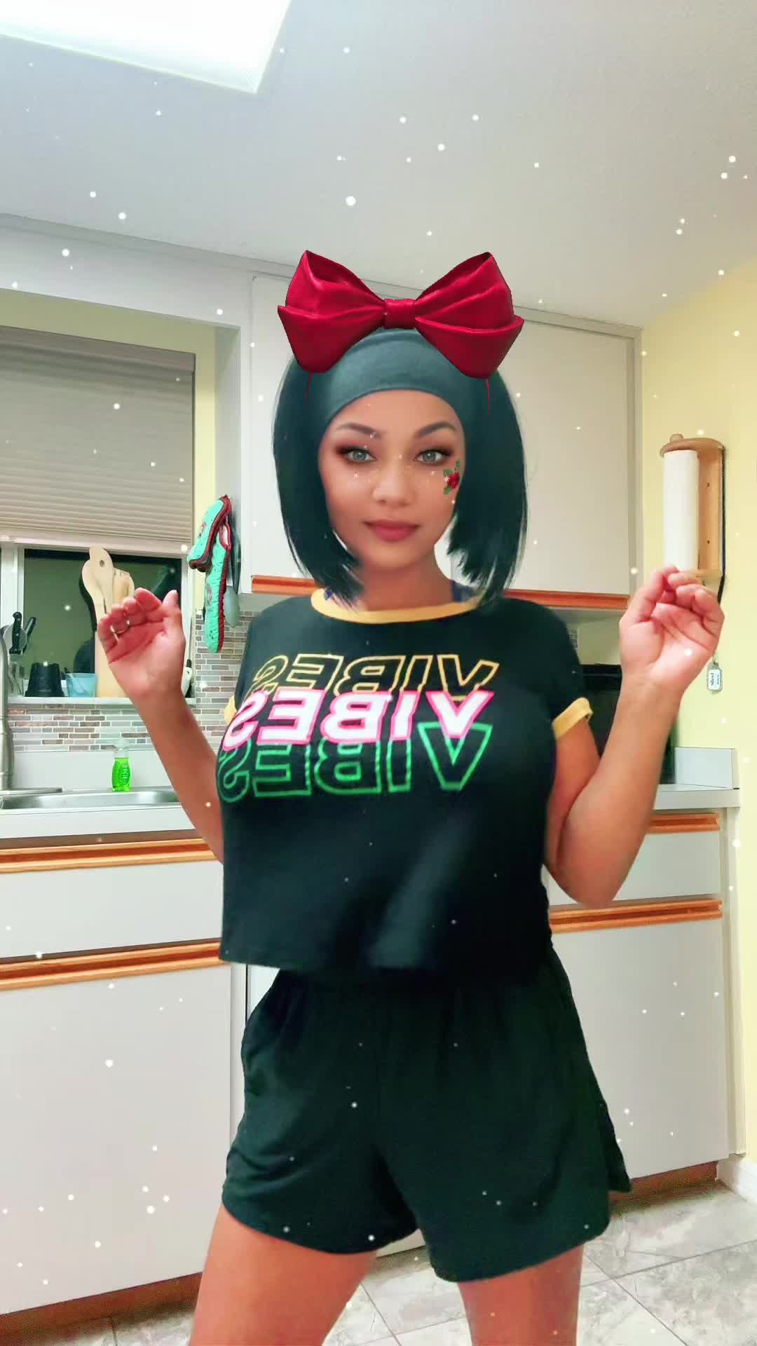 @QueenCandyKane