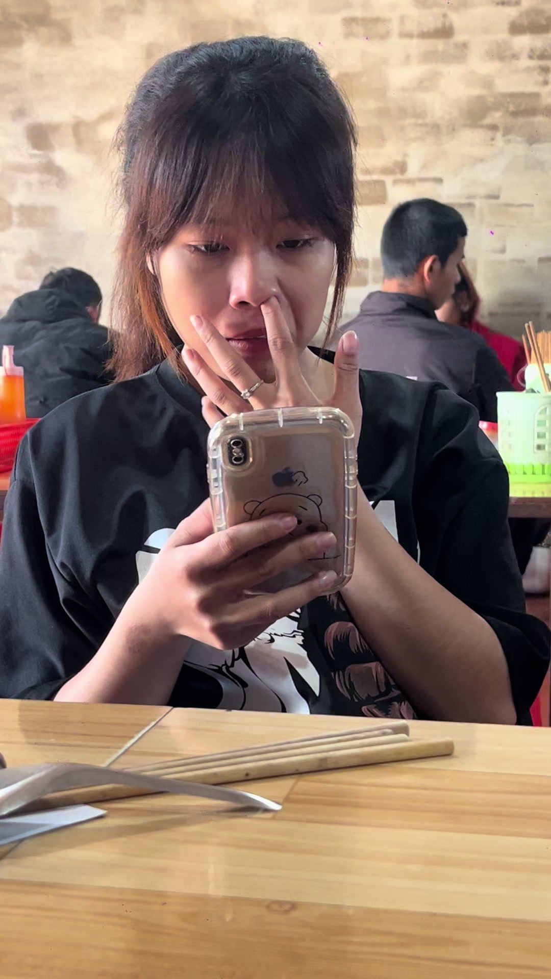 @Kh&aacute;nh đen