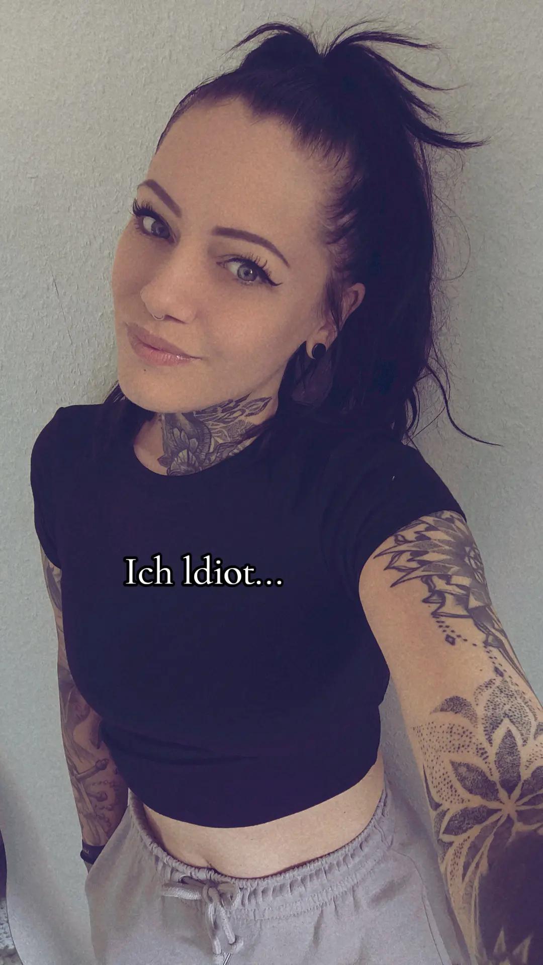 @Schwarzefee&trade;️