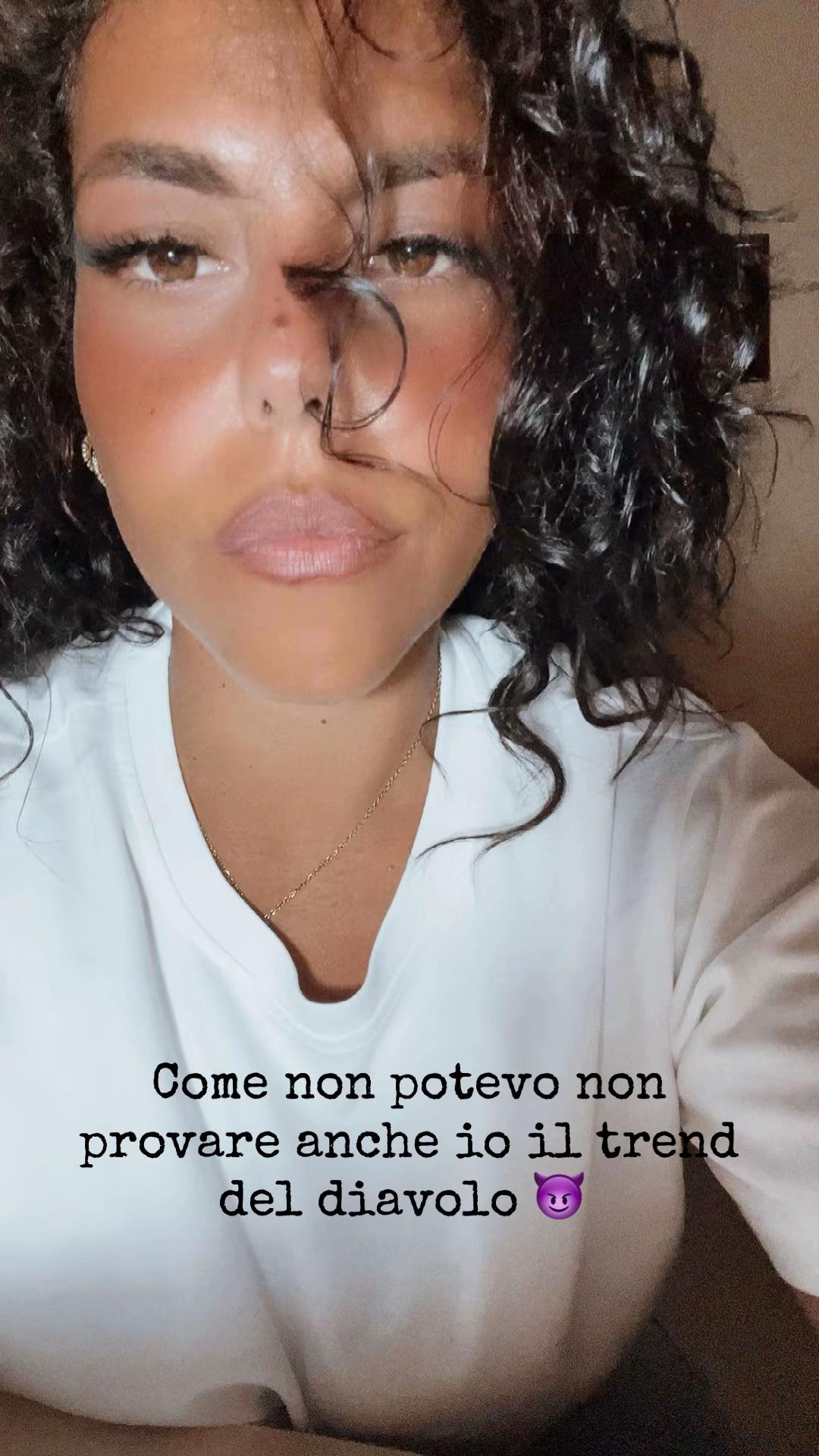 @R____ella