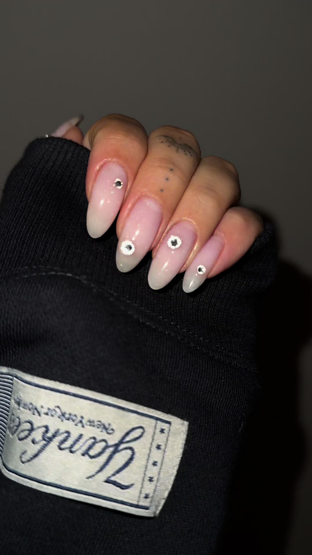 @Abouthernails