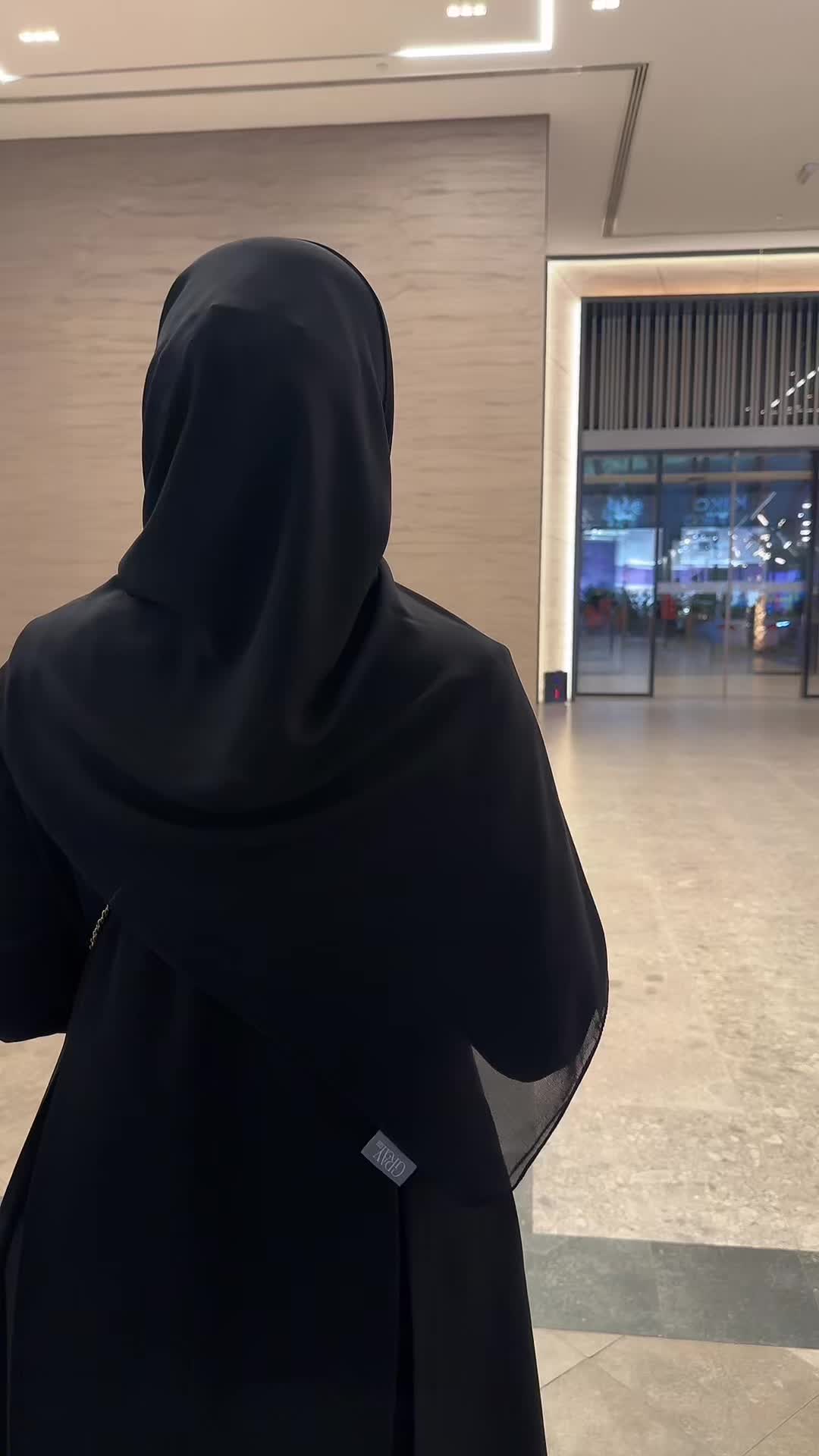 @GRAY.ABAYA_q8
