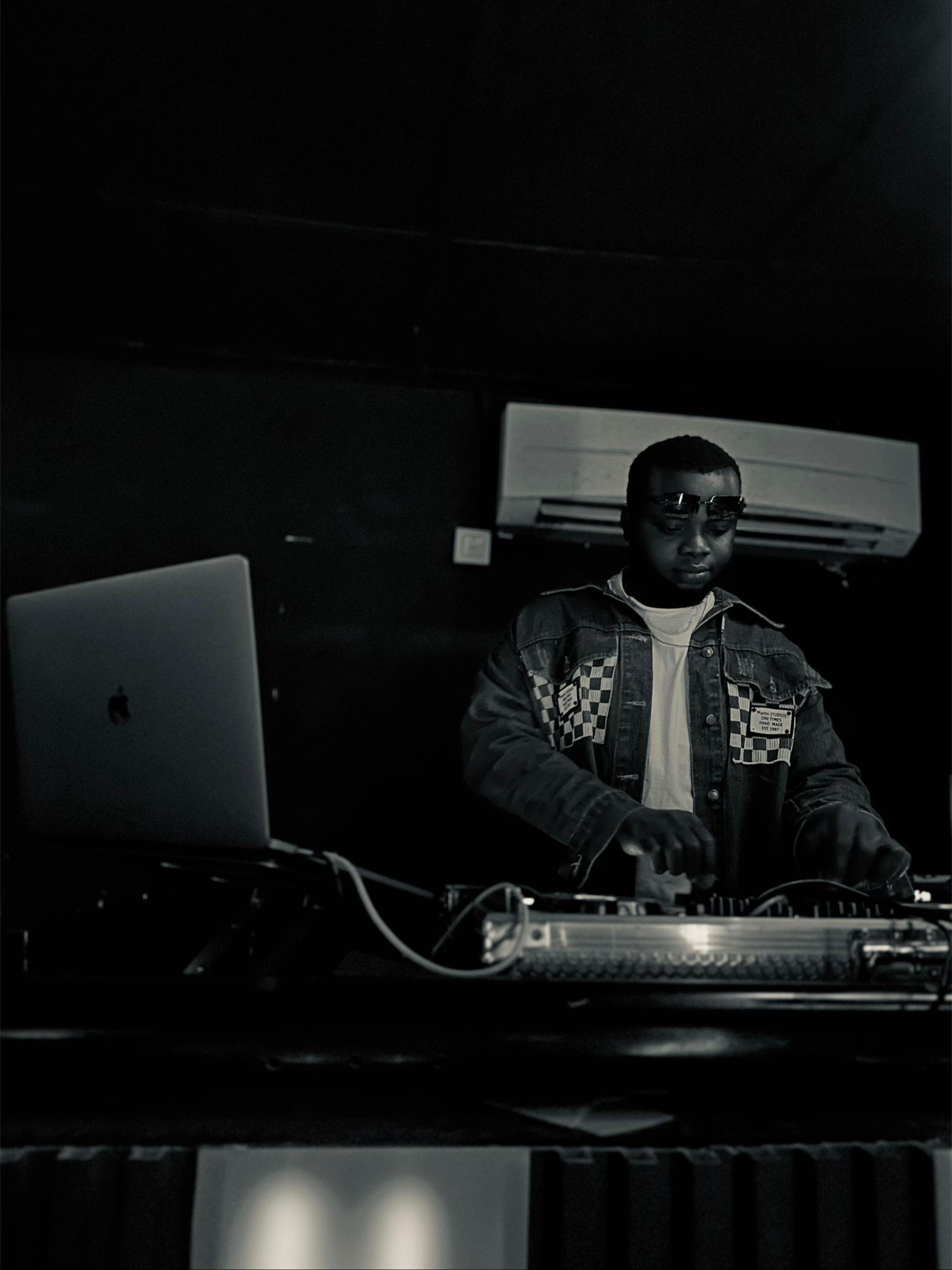 @Dj_Bayorlesky