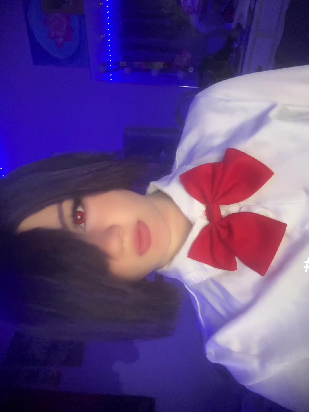 @Follow @gloomy.mour