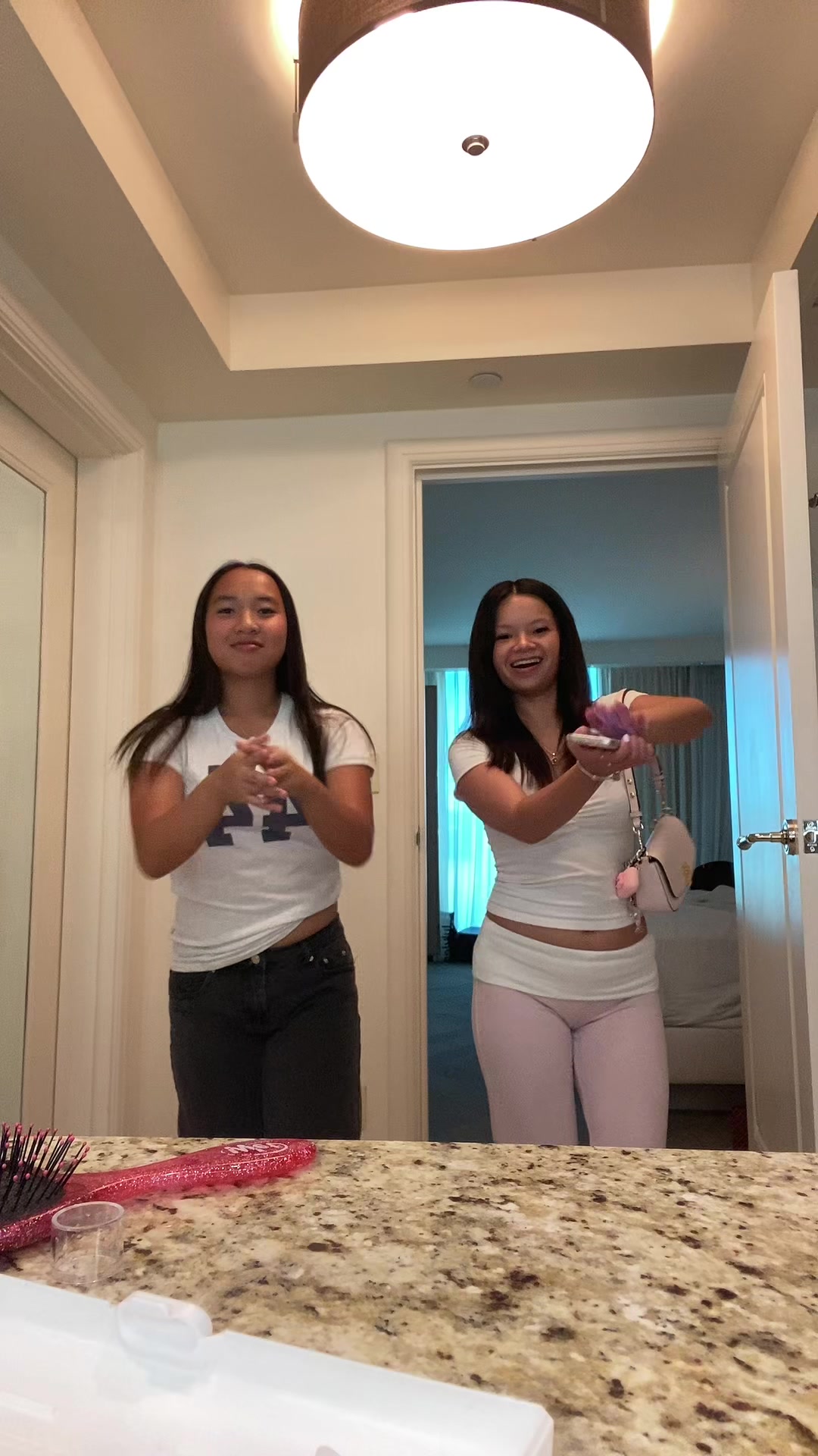 @bella
