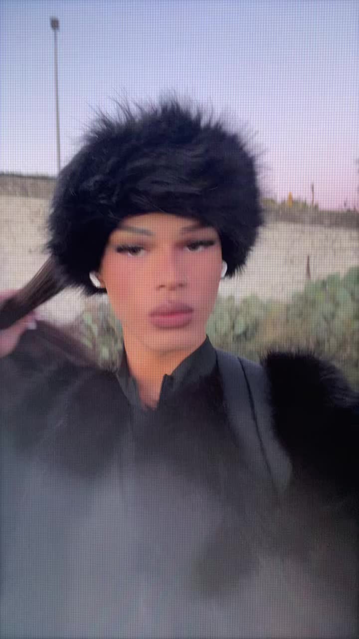 @𝐁 𝐄 𝐋 𝐋 𝐔 𝐂 𝐂 𝐈 ♛