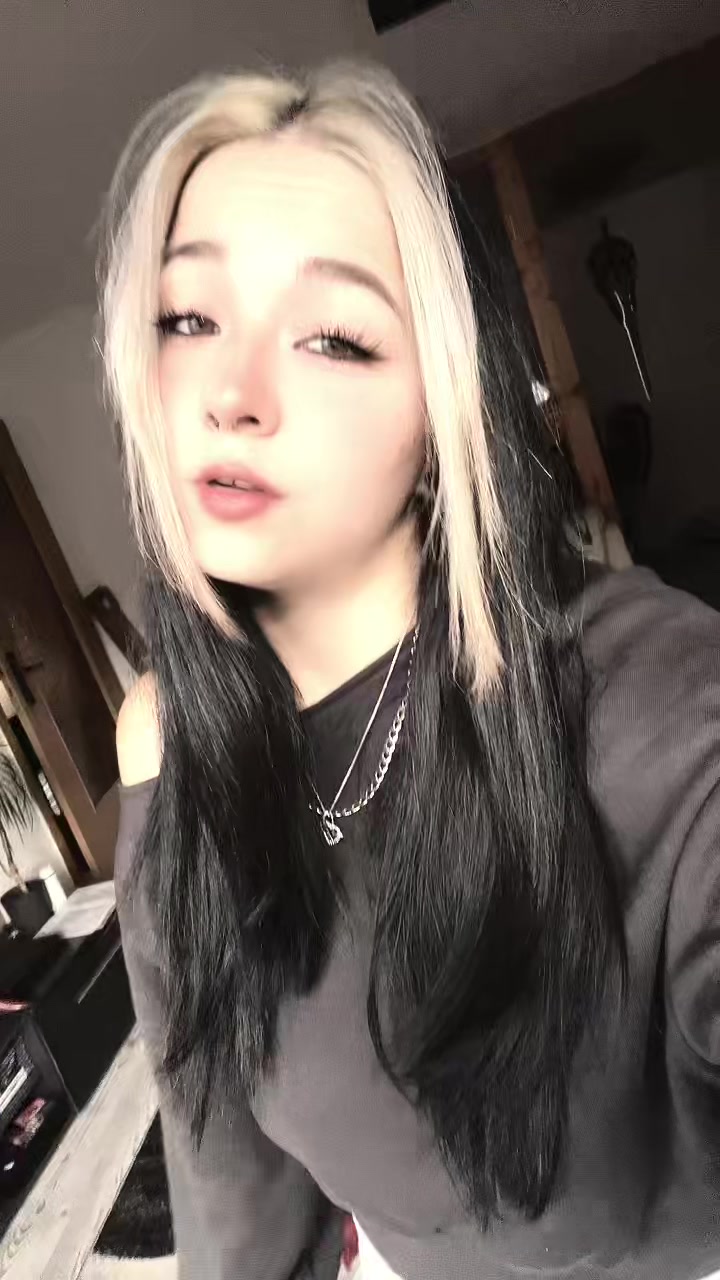 @𝒜 𝐿 𝐸 𝒳
