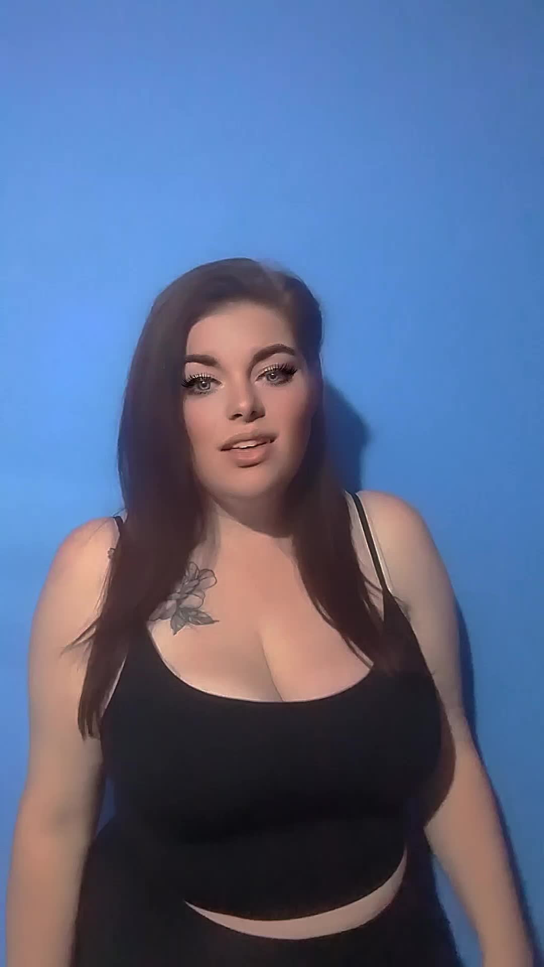@🍒𝒮𝒽𝒶𝓃𝒶 ~𝓁o𝓊𝒾𝓈𝑒🍒