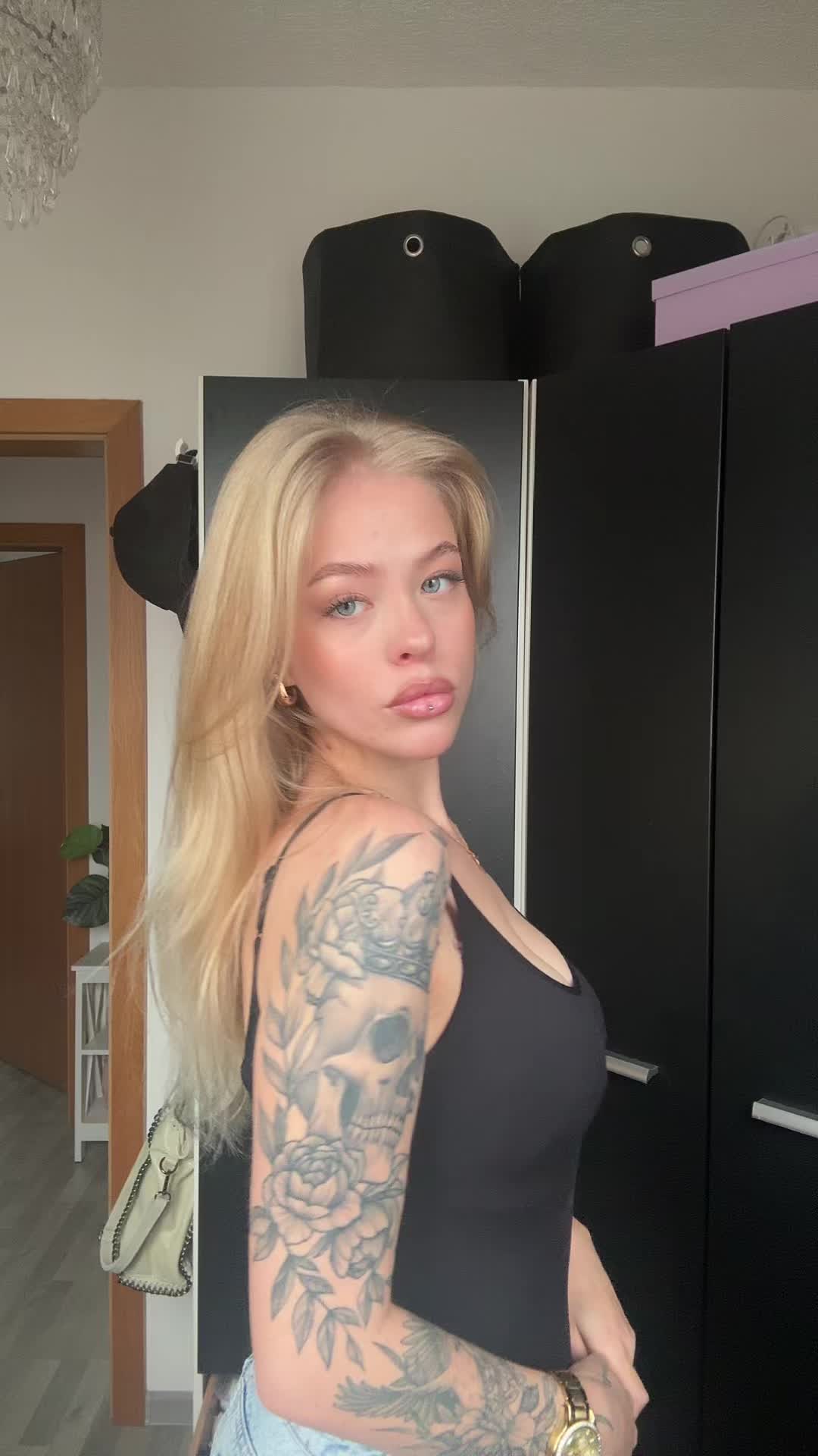 @𝐋𝐚𝐮𝐫𝐚 ♡