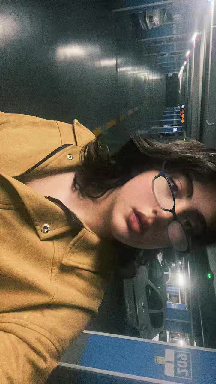@roooshaa