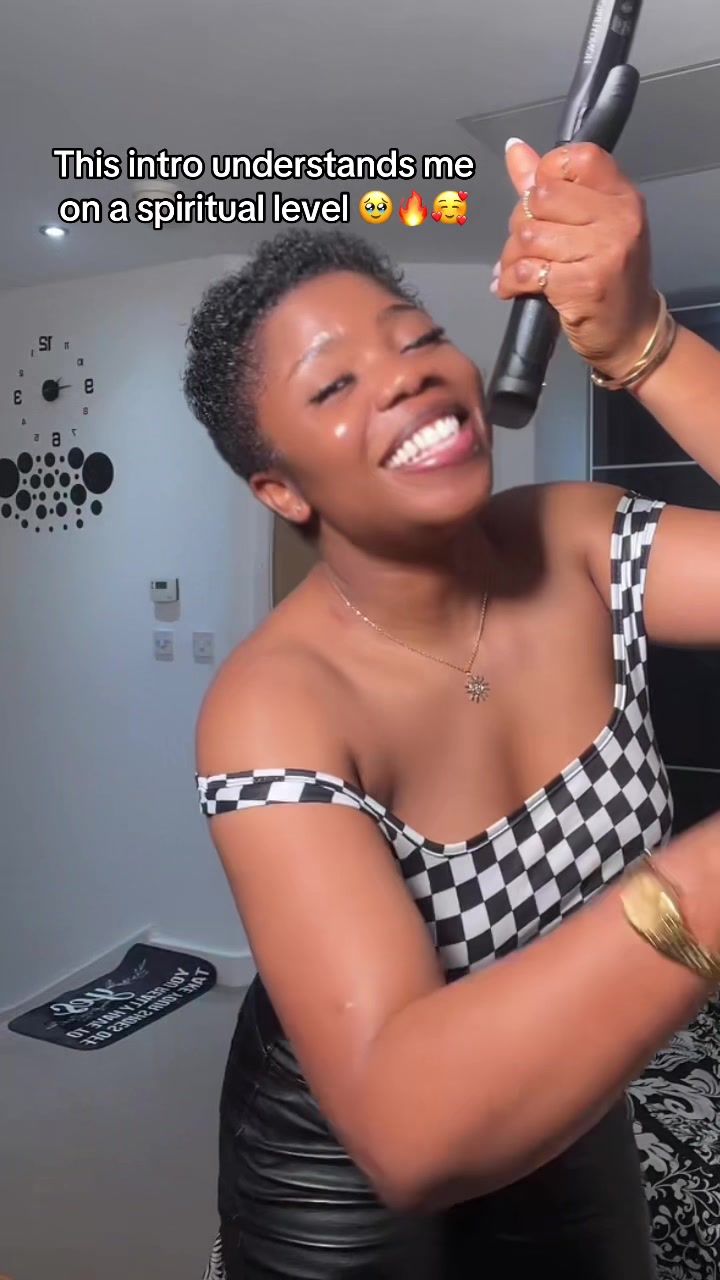 @Vibe Queen🎙️👑