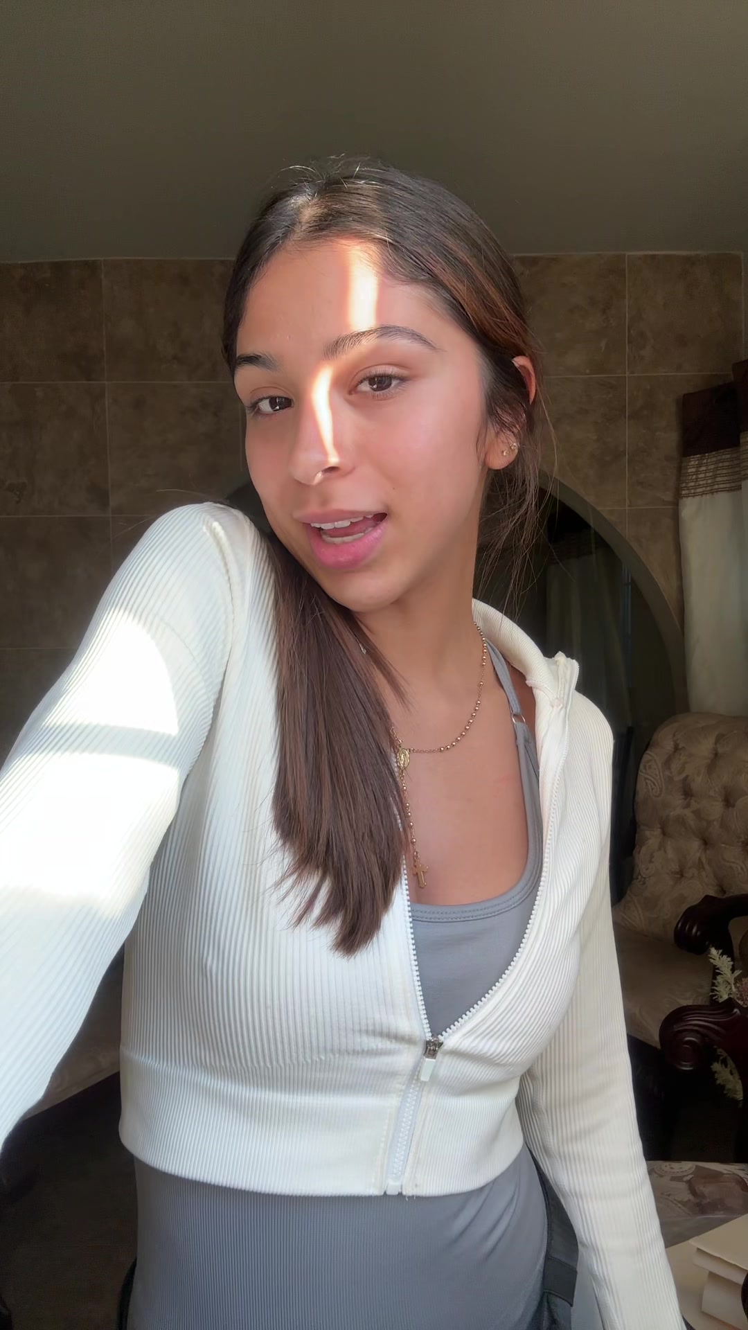 @crystalnevarez_