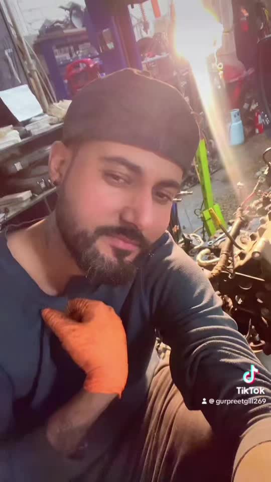 @👑Gurpreet (M)💙Gill 🍁