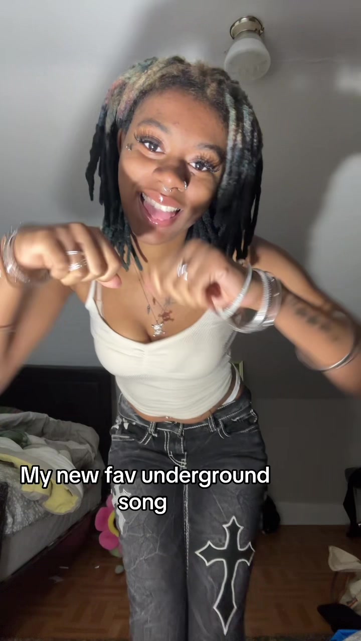 @bluelocs_girl