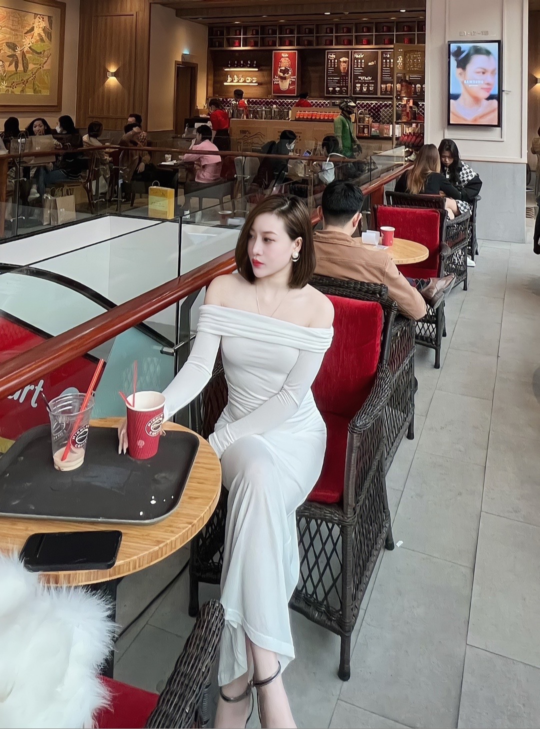 @C&ocirc; Đồng LinhLinh