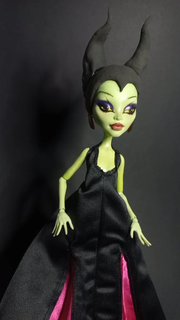 @Devil Dolls Collector