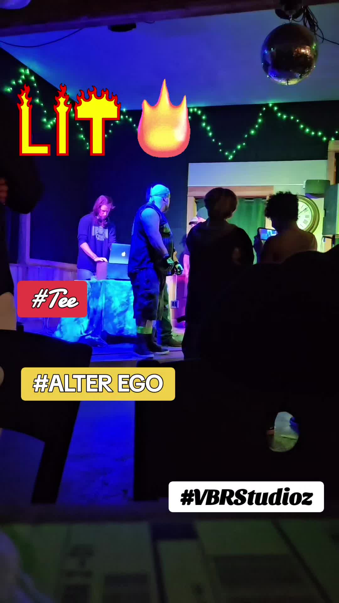 @Tee