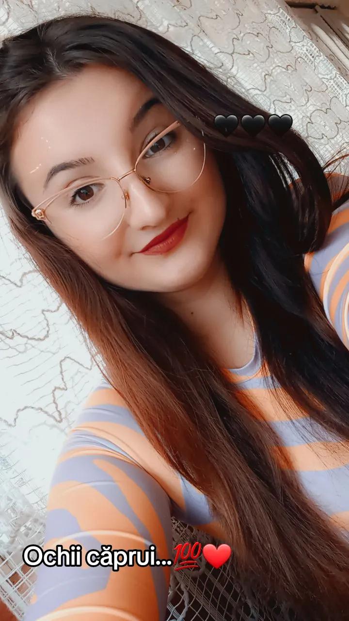@loreee😚