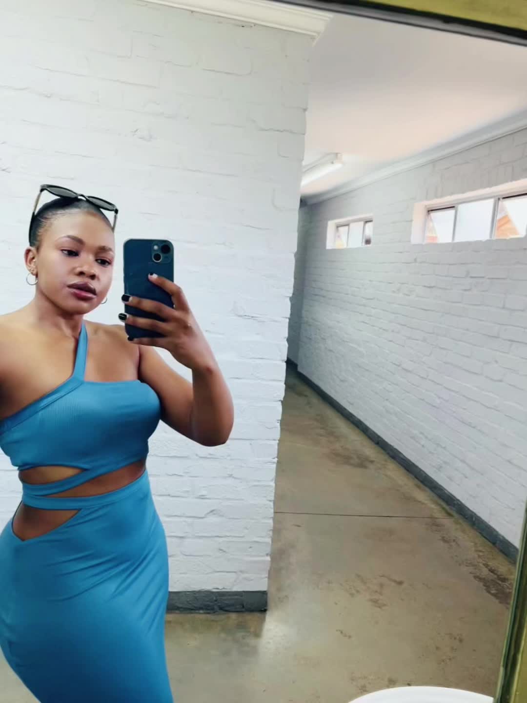 @Khanyi_s
