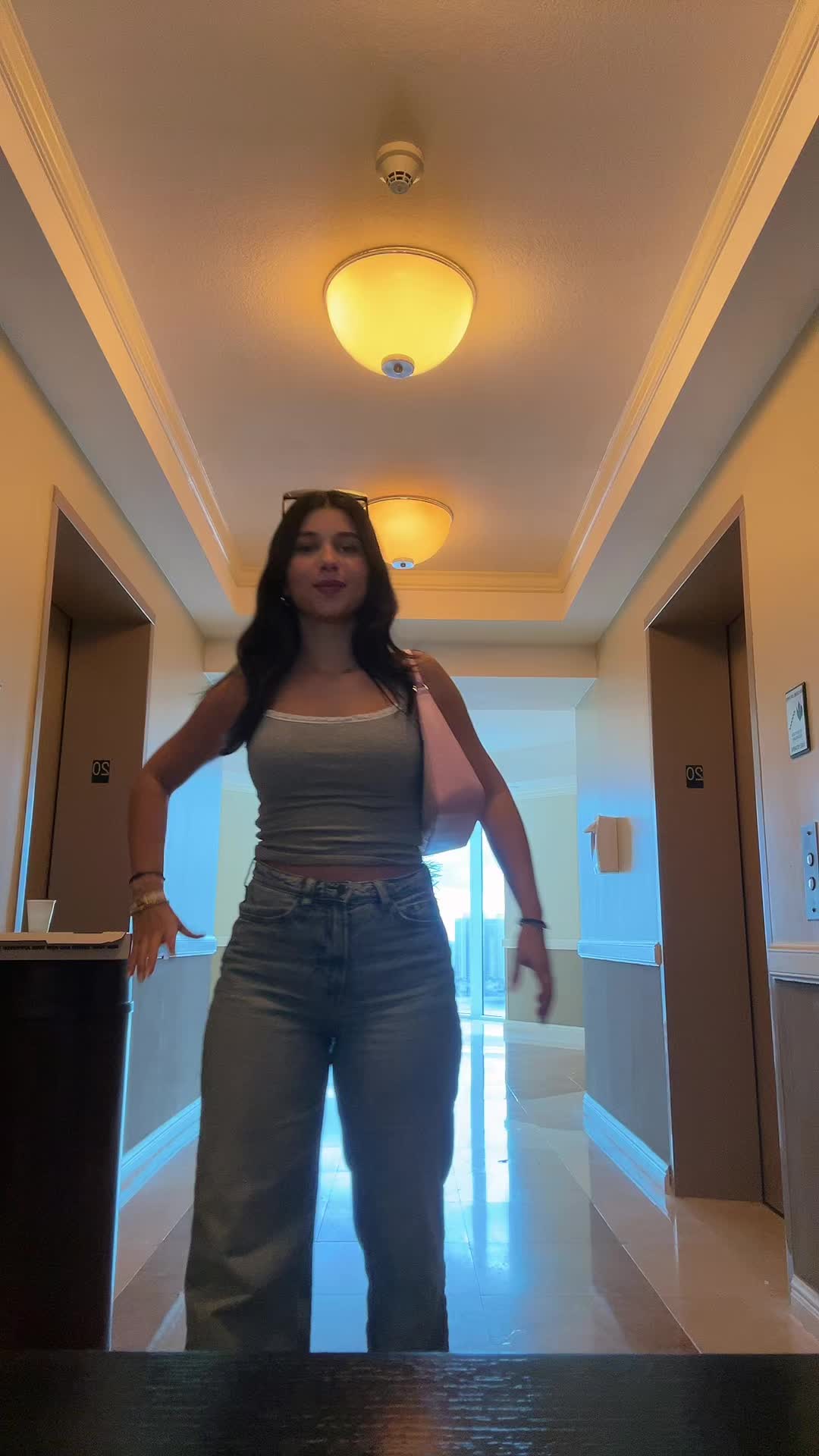 @nicoletteabr