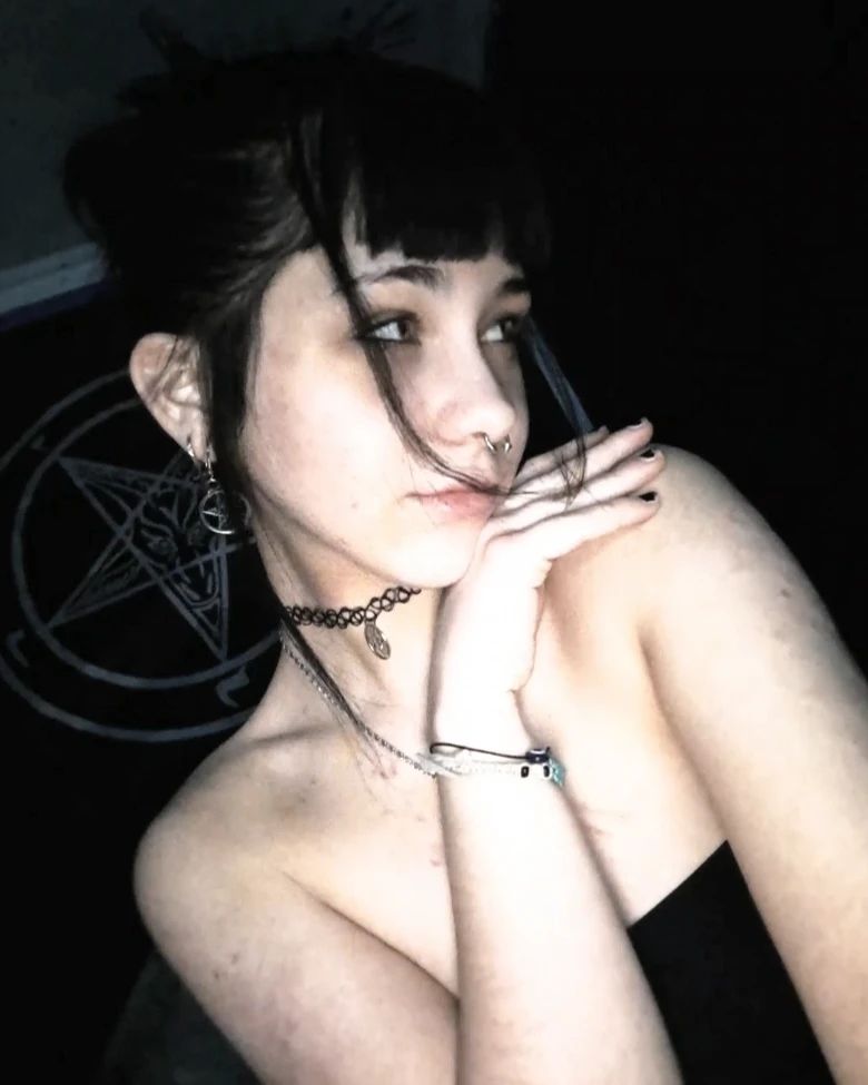 @kicsike