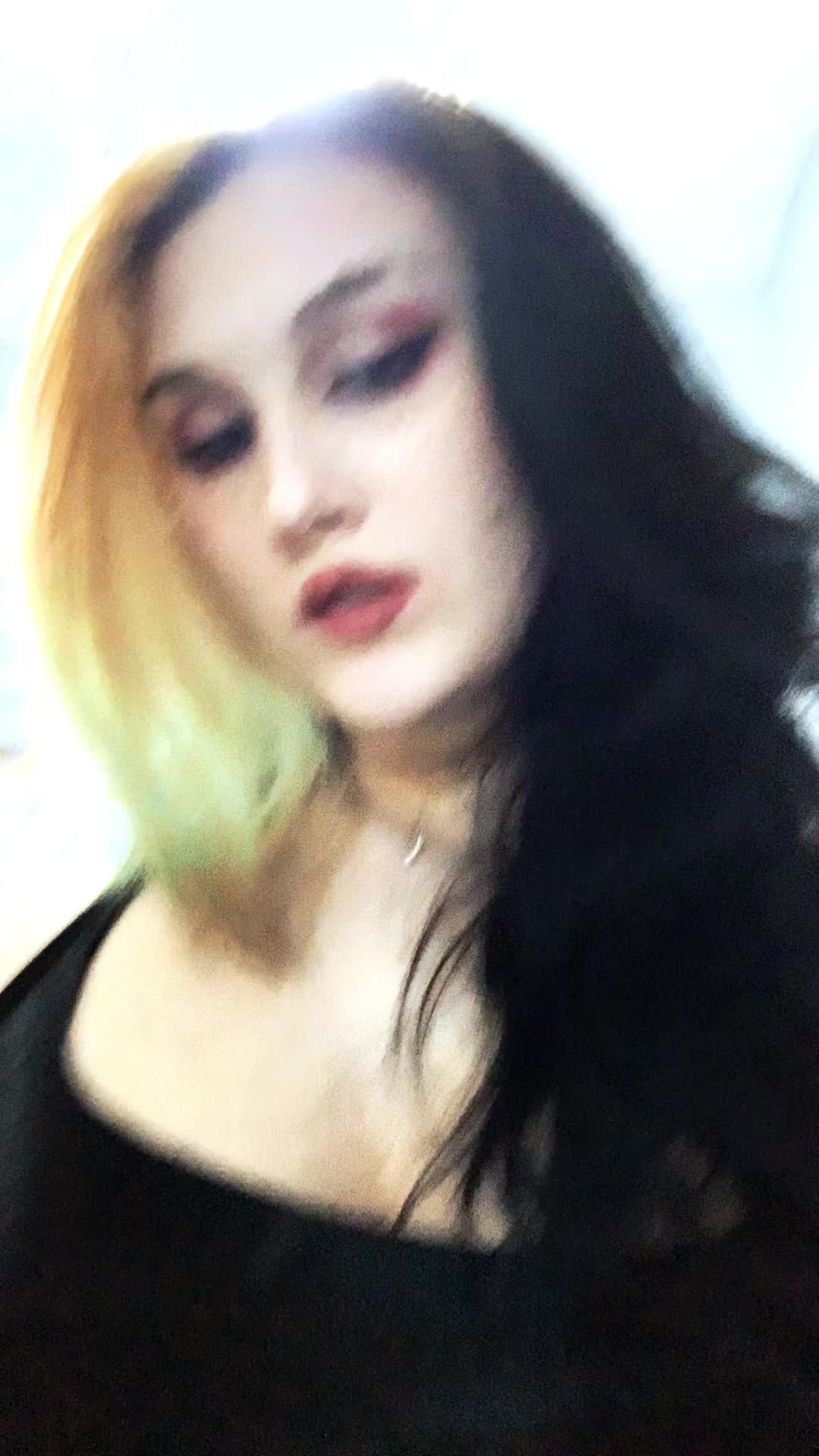 @🥀miku🦇