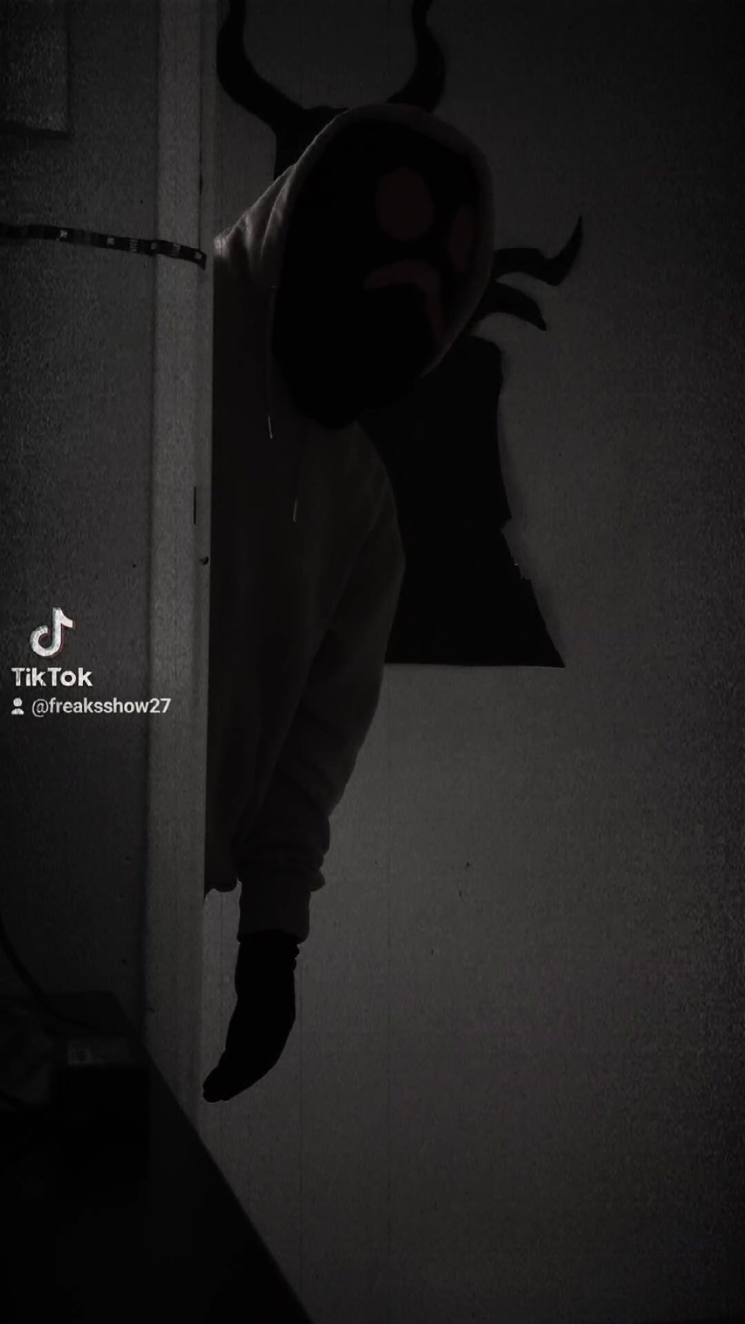 @༆ 𝕱𝖗𝖊𝖆𝖐𝖘 𝖉𝖍𝖔𝖜 ༆