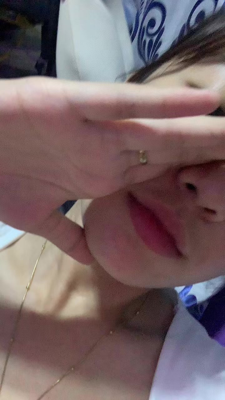 @ella.