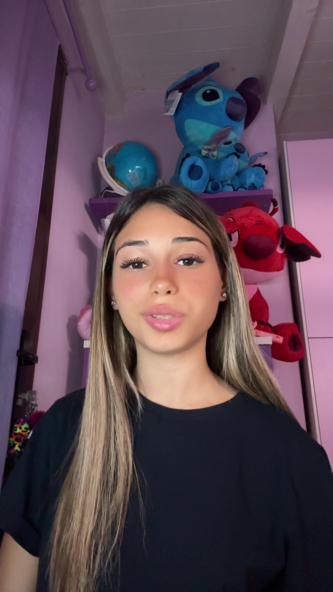 @elisaangiius