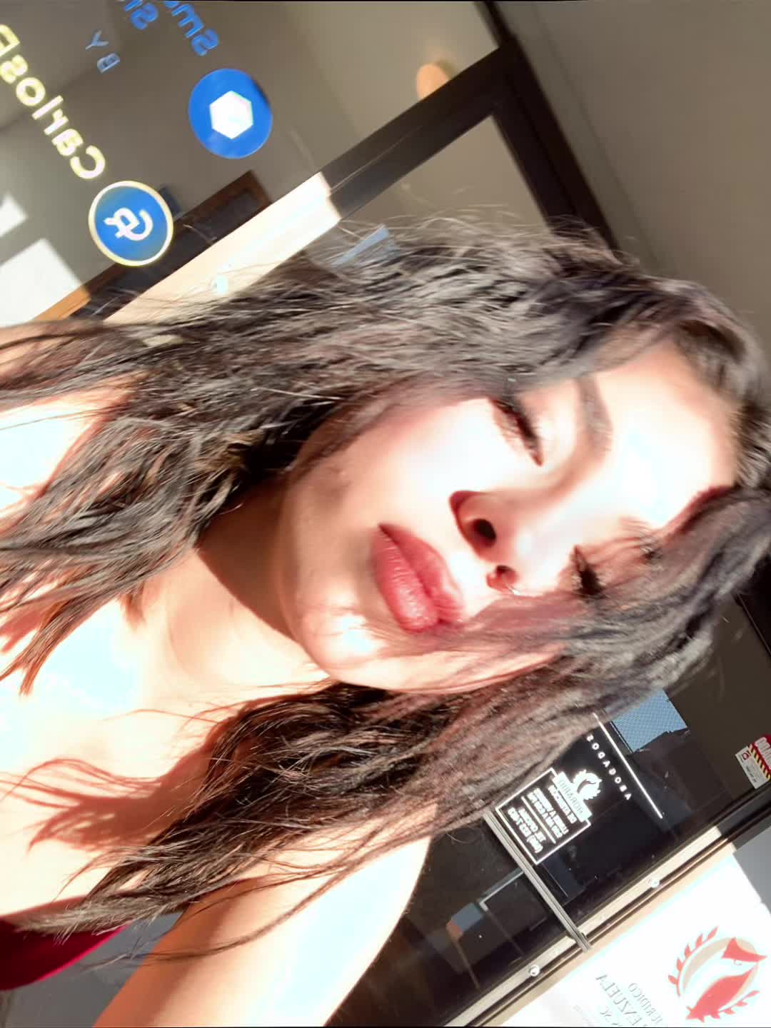 @𝒱