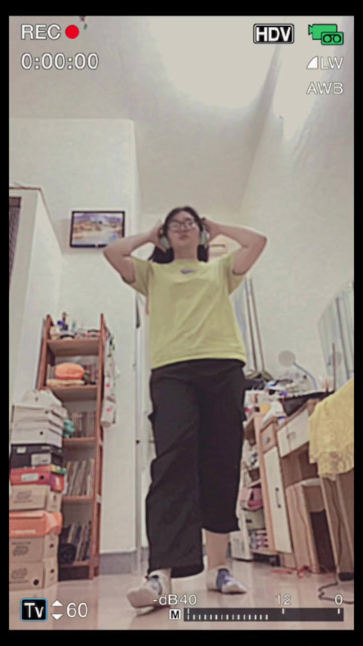 @C&ocirc; b&eacute; lai H&agrave;n