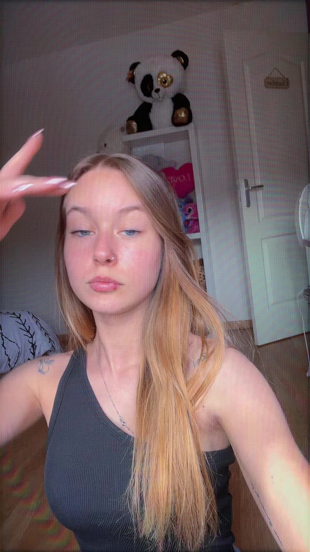 @𝐠𝐰𝐞𝐞🧸