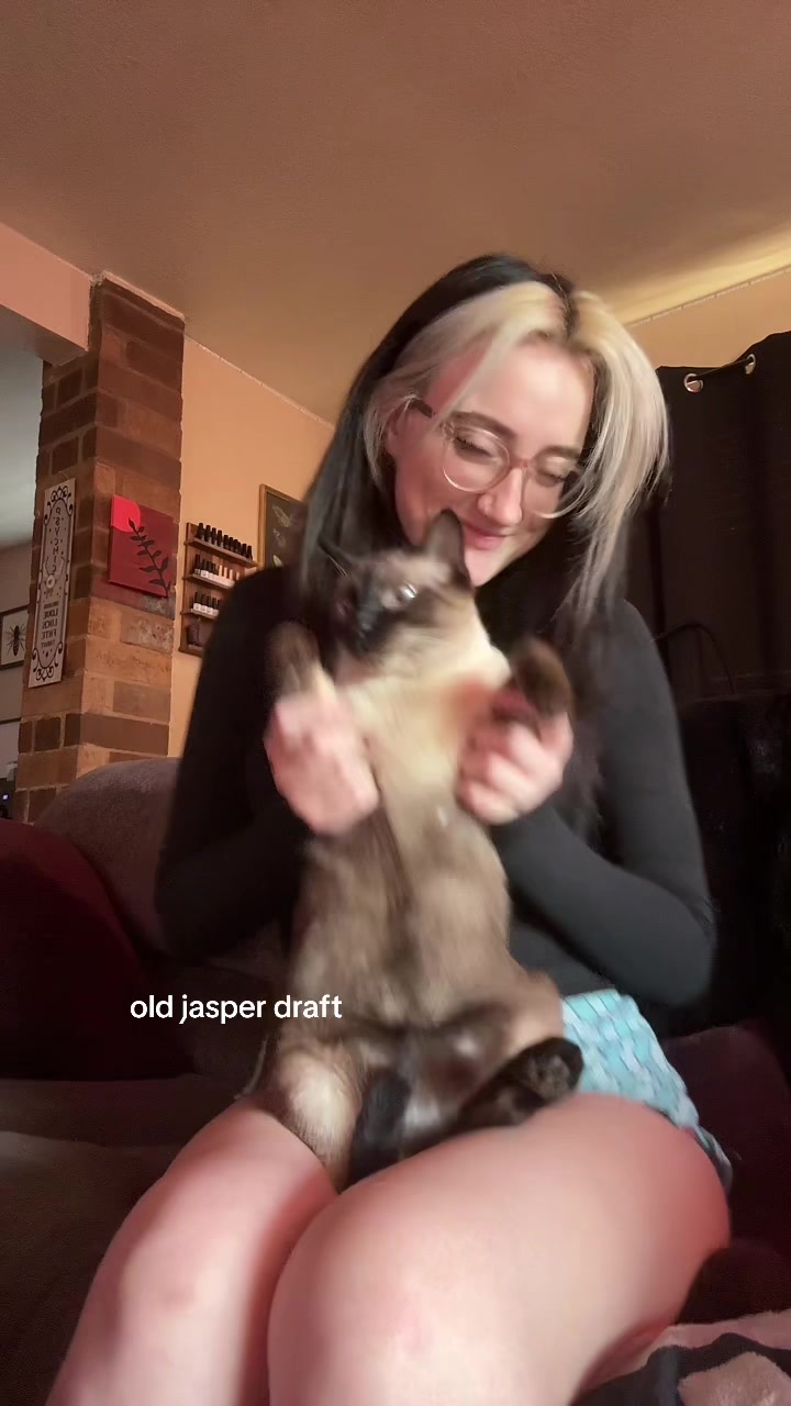 @𝘭𝘦𝘹𝘪 シ
