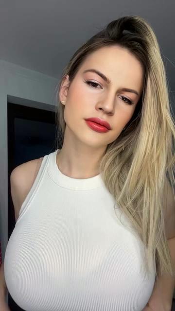 @Lorean Busty 😘