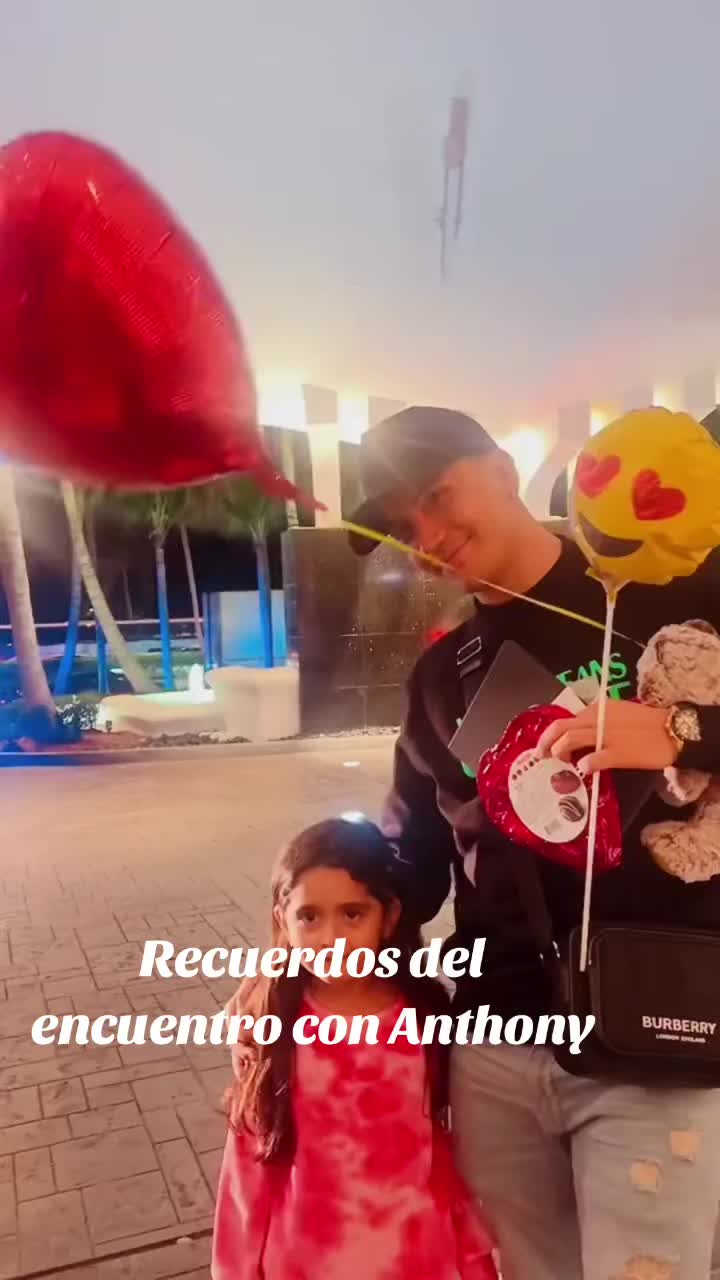 @ANA 🧿 RUIZ 🪐🐝 🙌📿🇺🇸