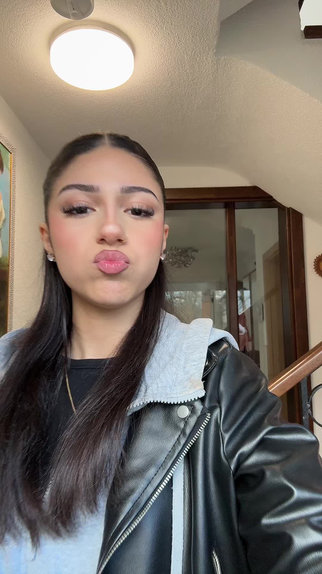 @𝐋𝐔𝐃𝐖𝐈𝐆𝐒𝐁𝐔𝐑𝐆✌🏽