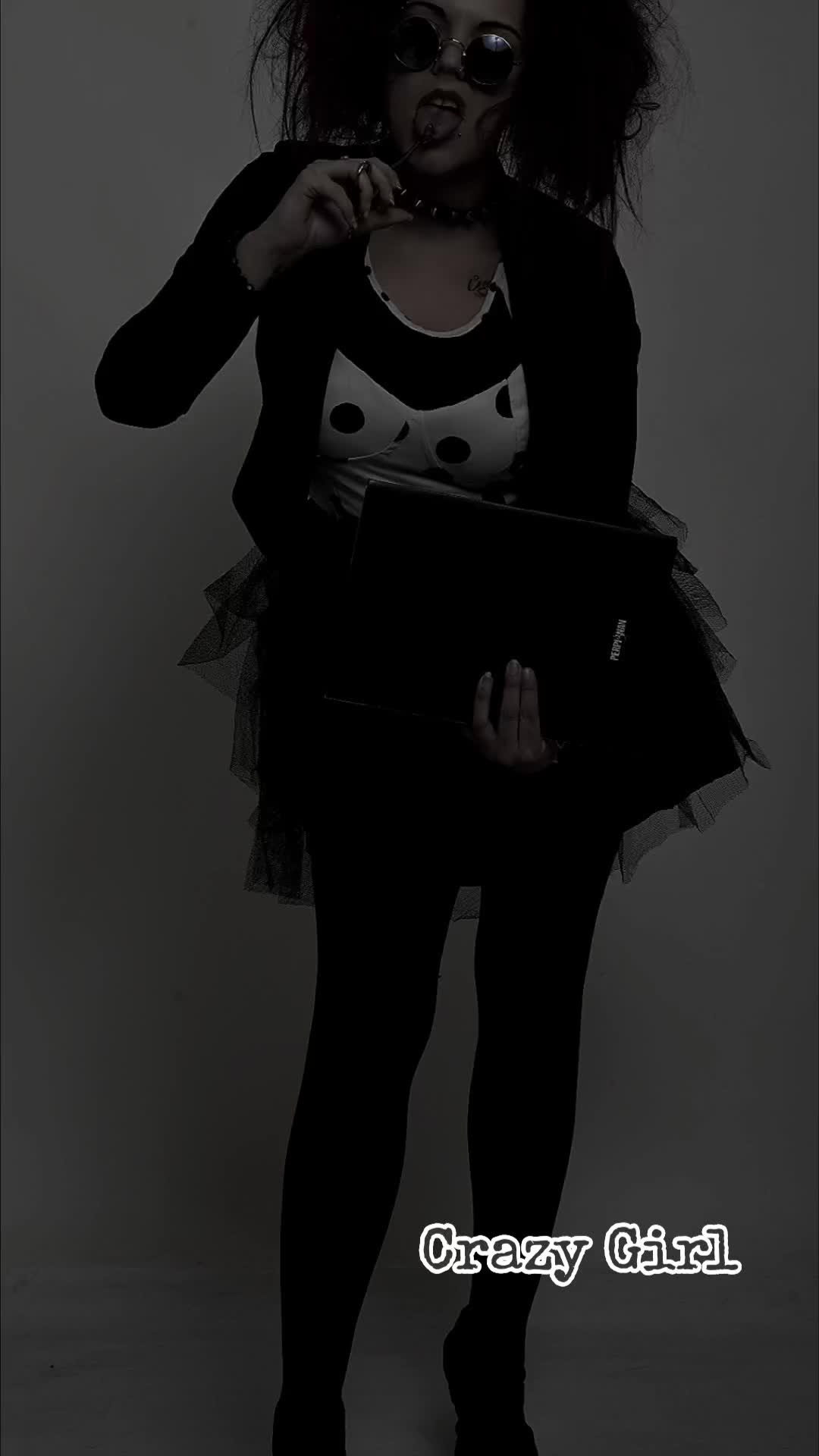 @💜😈 🅒🅡🅐🅩🅨 🅖🅘🅡🅛 😈💜