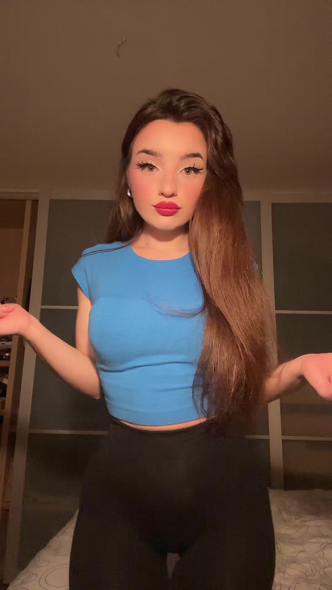 @𝓔