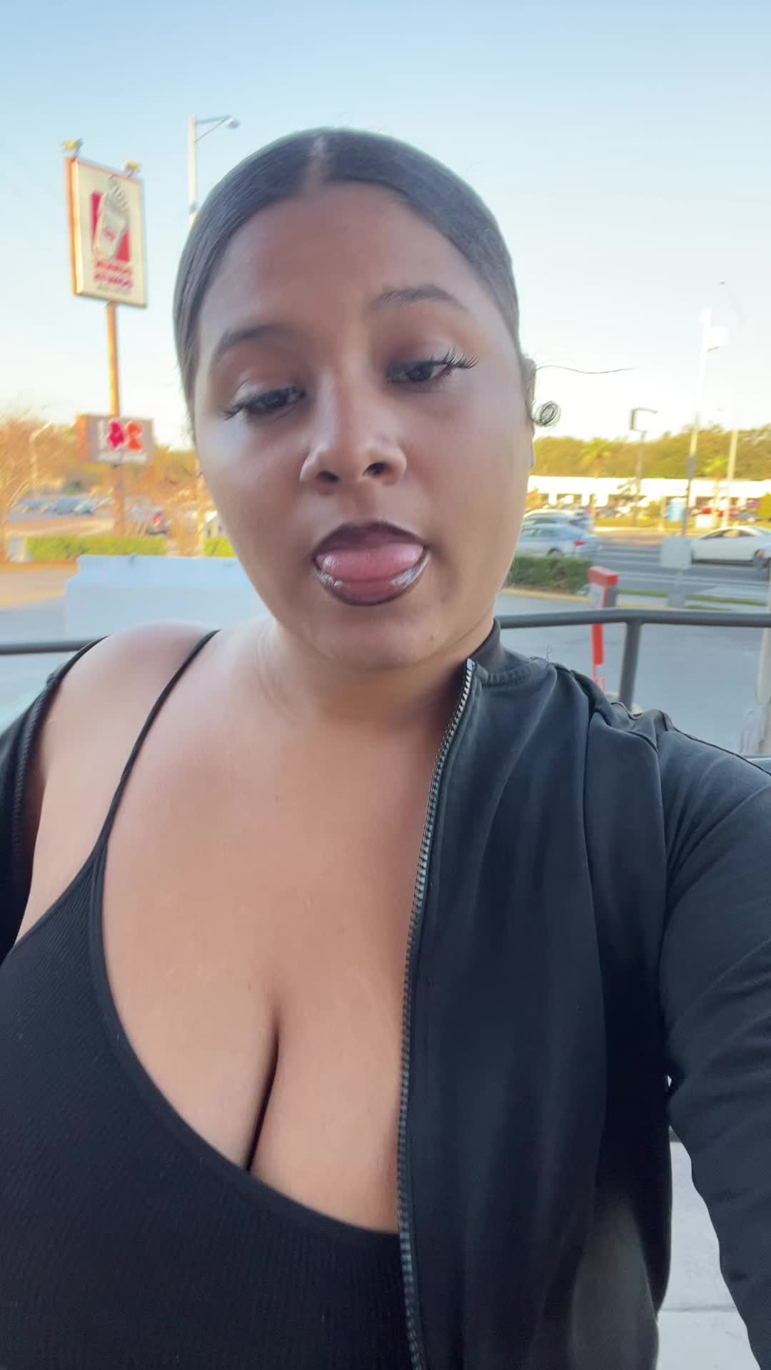 @Hollywoodlaura