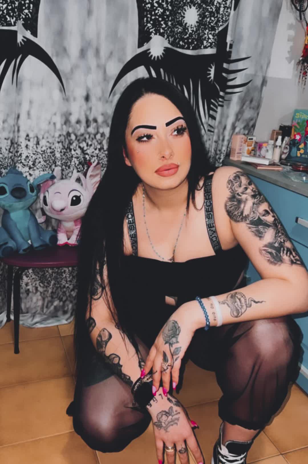 @𝕽𝖔𝖘𝖆 𝖓𝖊𝖗𝖆✨