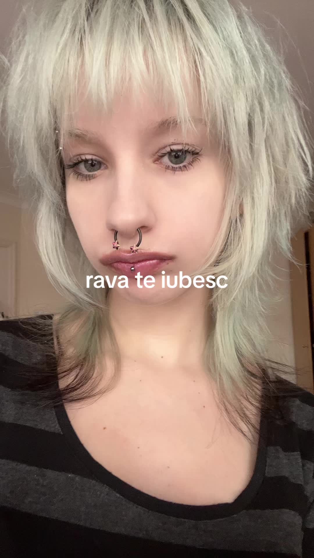 @🧟&zwj;♀️