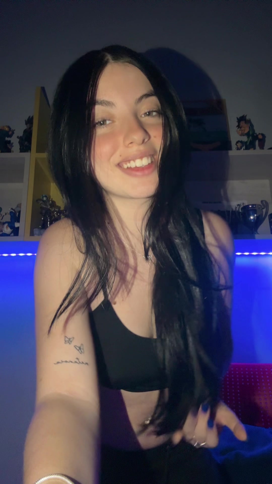 @danielaarosteguii
