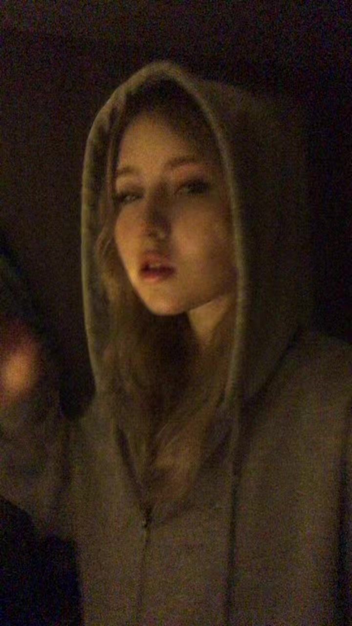 @_ 🎀ᗪᗩᖇIᗩ🎀__________E